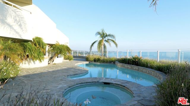 32215 Pacific Coast Highway, Malibu CA: https://media.crmls.org/mediaz/bbfba2ac-0830-42f4-9bbe-00a0eef55dd8.jpg