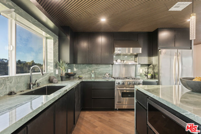 8300 Grand View Drive, Los Angeles CA: https://media.crmls.org/mediaz/bbfbbe6e-2408-4732-90db-3b9a57a86d84.jpg