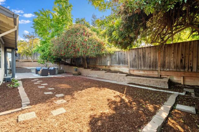 1425 Cedar Place, Los Altos CA: https://media.crmls.org/mediaz/bbfc1af3-3a7a-466b-82bd-542c6cd745bf.jpg