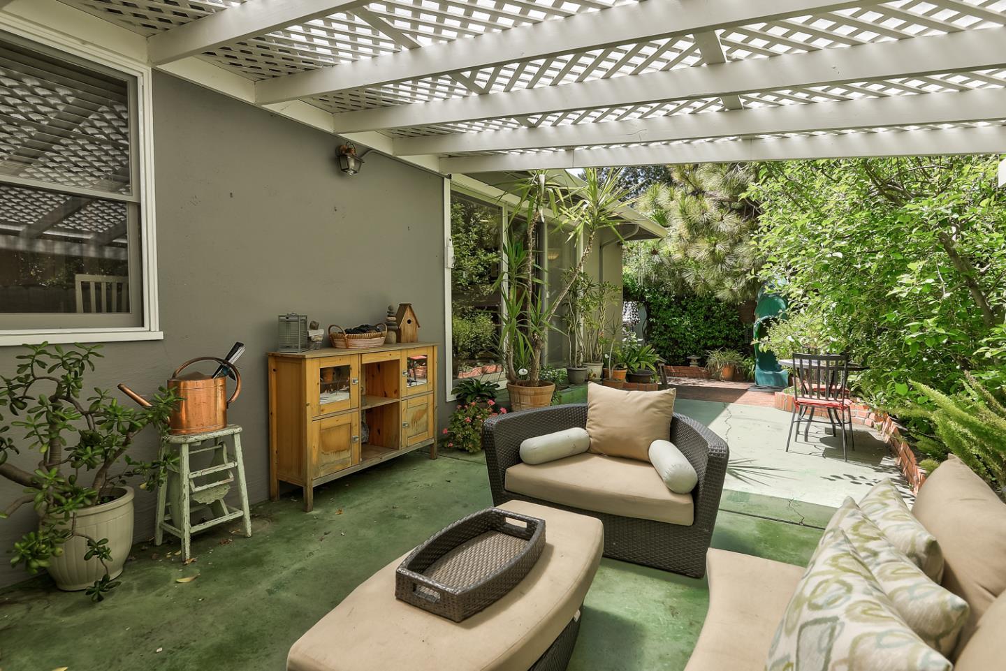 1154 Marcussen Drive, Menlo Park CA: https://media.crmls.org/mediaz/bbfc4fc2-a21a-4e58-a134-2f696c6ea7d5