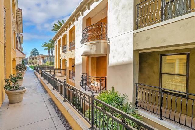 1010 Genter St, La Jolla, California 92037, 3 Bedrooms Bedrooms, ,3 BathroomsBathrooms,Condominium,For Sale,Genter St,250001056SD