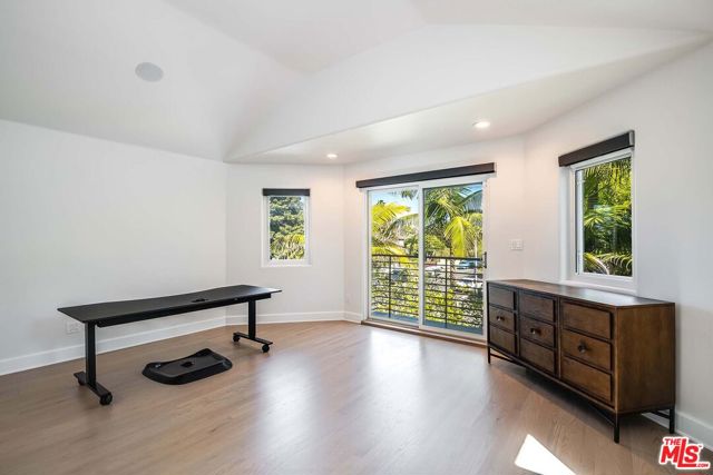 3201 Viola Place, Marina del Rey CA: https://media.crmls.org/mediaz/bbfca4c0-57cb-4537-9511-d3a06cdcc741.jpg