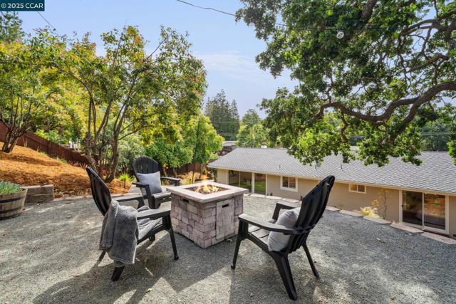 3739 Northridge Dr, Concord CA: https://media.crmls.org/mediaz/bbfcb79d-4807-4adc-bb29-050954037dc9.jpg
