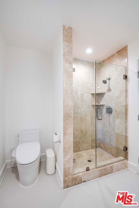 3201 Viola Place, Marina del Rey CA: https://media.crmls.org/mediaz/bbfcd62f-c2a3-4989-b6c0-0aad095b3a26.jpg