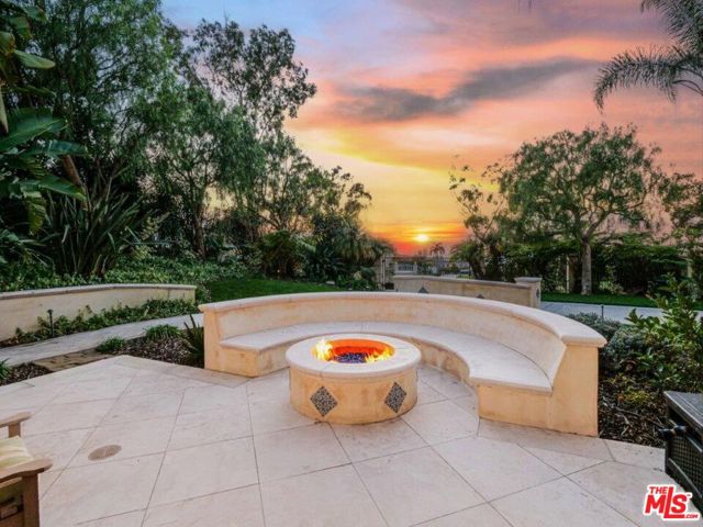 Fire Pit Lounge from Family Ro Fire Pit Lounge from Family Ro