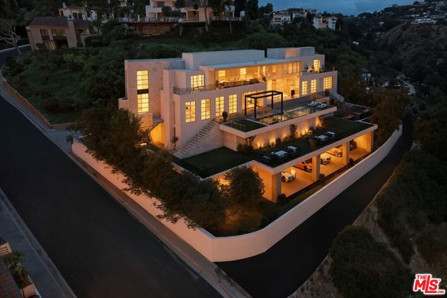1842 N Crescent Heights Boulevard, Los Angeles CA: https://media.crmls.org/mediaz/bbfcdb6e-52bd-4886-876b-0d2904f9f787.jpg