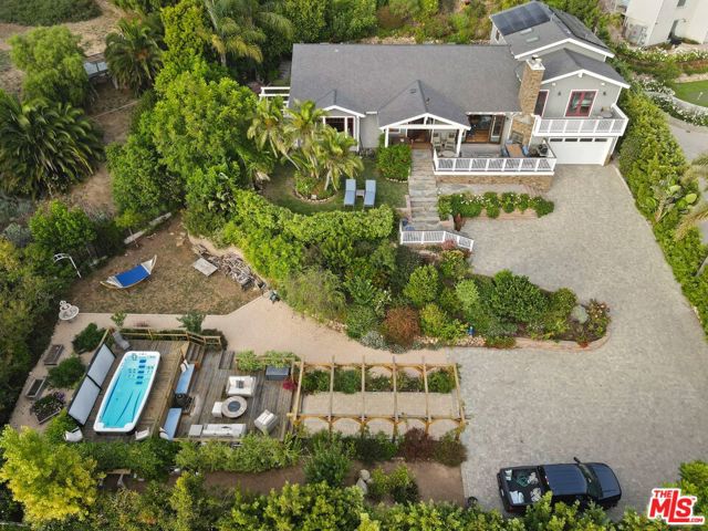 30119 Harvester Road, Malibu CA: https://media.crmls.org/mediaz/bbfd5624-38bb-48d2-bcd5-ff29038e0614.jpg