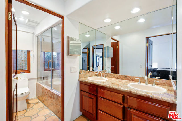 23010 Saddle Peak Road, Topanga CA: https://media.crmls.org/mediaz/bbfddb46-55f5-4264-ba88-a66a8389560d.jpg