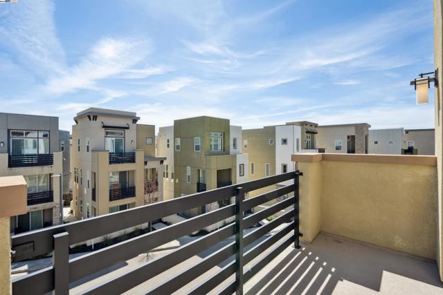 5813 Huntley Ave, Dublin CA: https://media.crmls.org/mediaz/bbfddc97-b12a-4603-b7d8-8ffe2ec99908.jpg
