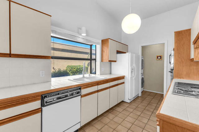 78565 Vista Del Fuente, Indian Wells CA: https://media.crmls.org/mediaz/bbfe45ac-3c3d-42f4-b981-e2d7158ed58a.jpg