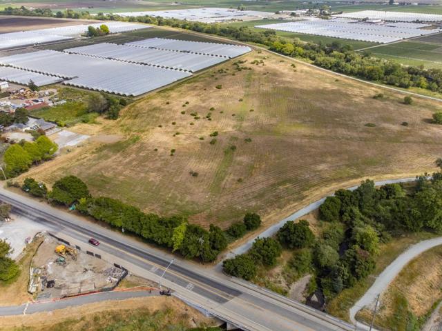 30 Riverside Road, Watsonville CA: https://media.crmls.org/mediaz/bbfe8178-d28d-4bf5-8b66-c89f0fabb396.jpg