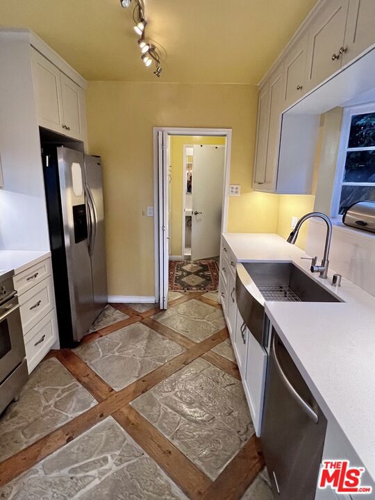 219 Winchester Avenue, Glendale CA: https://media.crmls.org/mediaz/bbfe8576-b2c9-4c94-b080-2c5ad08dfa1d.jpg