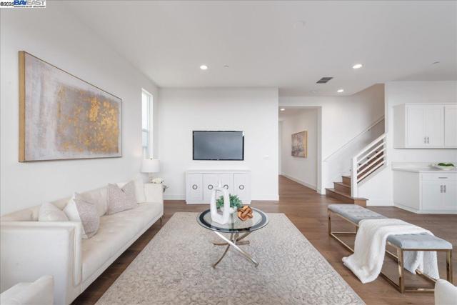 4058 Chalk Hill Way, Dublin CA: https://media.crmls.org/mediaz/bbfeeac5-be09-42b8-aa83-9e84b490f7c6.jpg