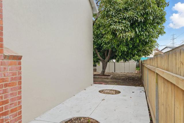 6433 Ralston Street, Ventura CA: https://media.crmls.org/mediaz/bbff0271-d0f0-4de7-aede-e51b129eb779.jpg