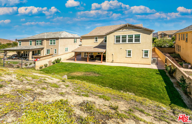 22379 Driftwood Court, Santa Clarita CA: https://media.crmls.org/mediaz/bbff0988-5267-4513-be4b-10985c534409.jpg