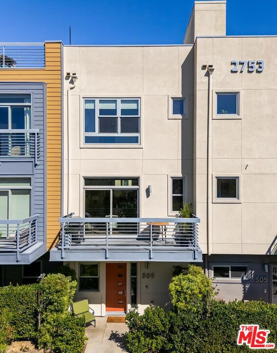 2753 Waverly Drive, Los Angeles CA: https://media.crmls.org/mediaz/bbff1c6b-19d3-48ff-bb28-2a2a0618d499.jpg
