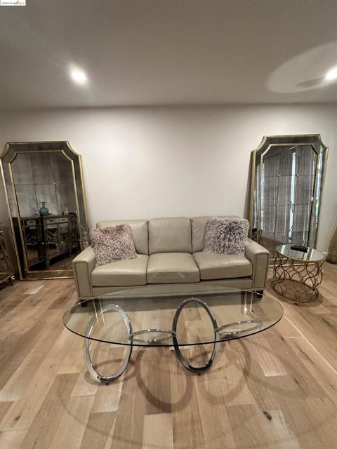 Details for 8 Captain Dr  E261, Emeryville, CA 94608