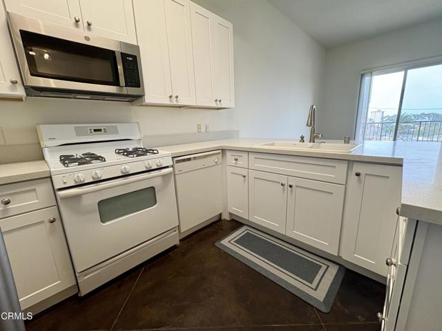 436 Poli Street, Ventura CA: https://media.crmls.org/mediaz/bbffd1c3-10e7-488d-badc-f808ce8ee565.jpg