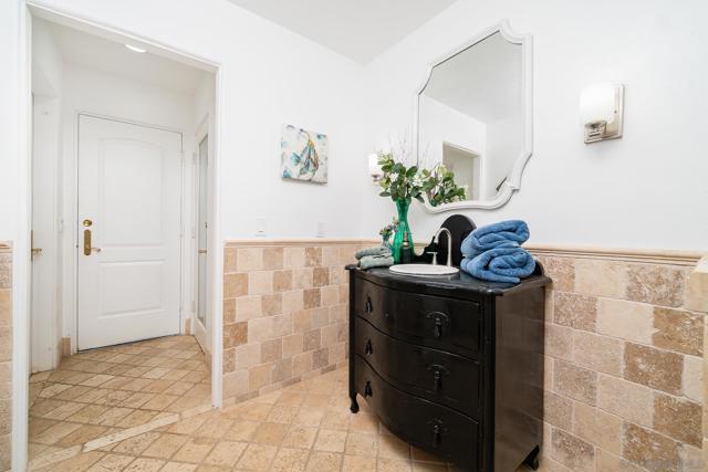 5 Rolling View Lane, Fallbrook CA: https://media.crmls.org/mediaz/bbffdaff-12ab-4f8b-9125-653a8fae04e6.jpg