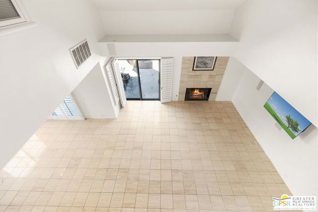 2910 Cervantes Court, Palm Springs CA: https://media.crmls.org/mediaz/bc000b2c-76e6-4545-9b43-5970d9daa470.jpg