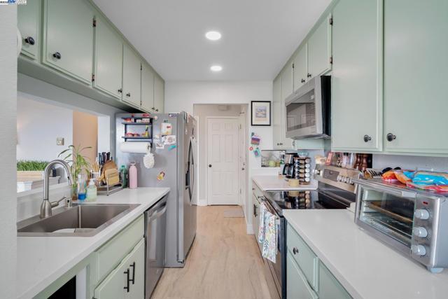 21083 Gary Dr, Hayward CA: https://media.crmls.org/mediaz/bc0192bb-1512-49c7-8ae7-9c824a6edb87.jpg