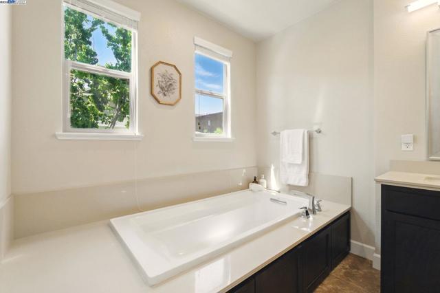 538 Sandalwood Drive, Livermore CA: https://media.crmls.org/mediaz/bc01c7f7-3e00-44b9-a786-6a93a6a77434.jpg