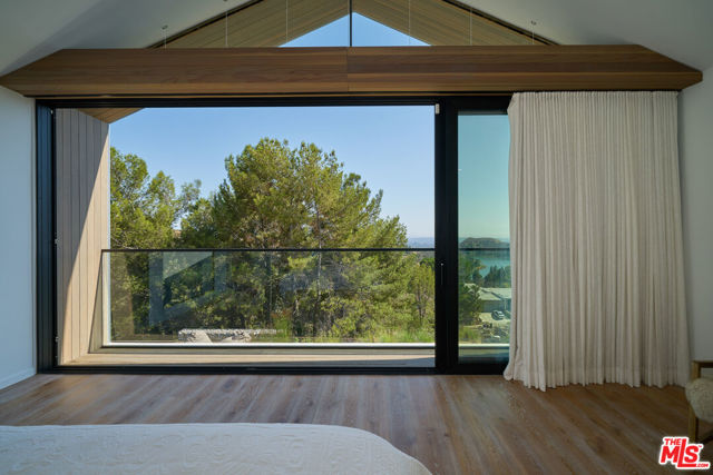 6342 Innsdale Drive, Los Angeles CA: https://media.crmls.org/mediaz/bc01e3e5-4fc0-4dfd-9683-f2b0646a3d91.jpg