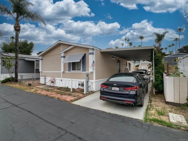 Home for Sale in Lakeside