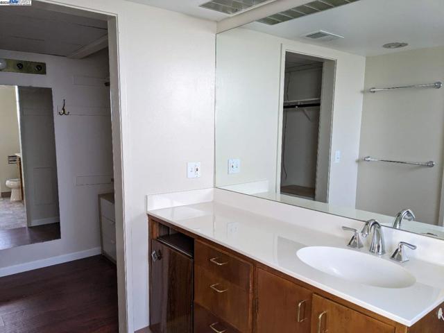 194 Hillcroft Way, Walnut Creek CA: https://media.crmls.org/mediaz/bc02909a-2893-4e26-b2c0-0a6d2f69e4ba.jpg