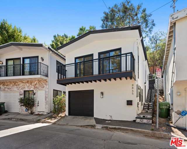 8865 Lookout Mountain Ave, Los Angeles, CA 90046
