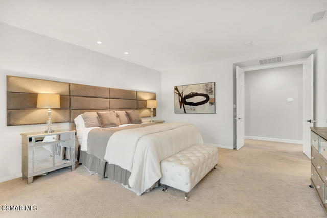 5715 Calais Court, Calabasas CA: https://media.crmls.org/mediaz/bc02e700-f9b3-42e7-887e-f6412f0057c6.jpg