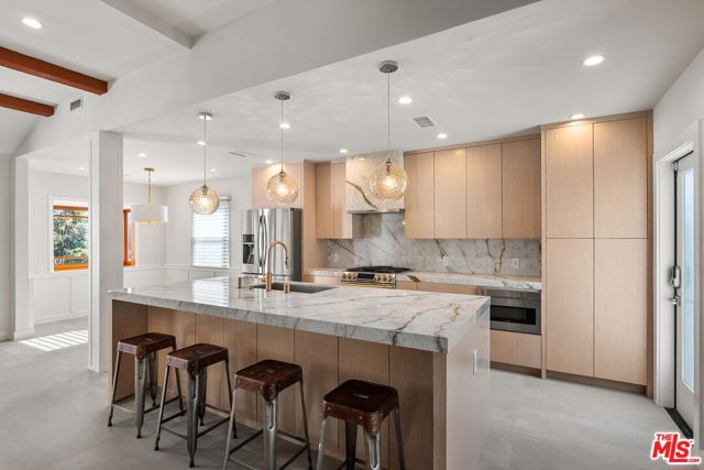 5013 Auckland Avenue, Toluca Lake CA: https://media.crmls.org/mediaz/bc032de1-156c-424c-870c-c015023ea64f.jpg