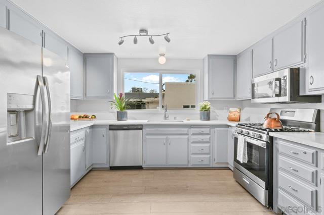 3195 Juniper St, San Diego CA: https://media.crmls.org/mediaz/bc03d216-5ef2-4715-aac2-61e284ba1e49.jpg