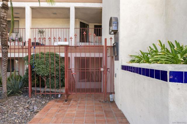 1785 Linwood St, San Diego, California 92110, 2 Bedrooms Bedrooms, ,2 BathroomsBathrooms,Condominium,For Sale,Linwood St,250001276SD