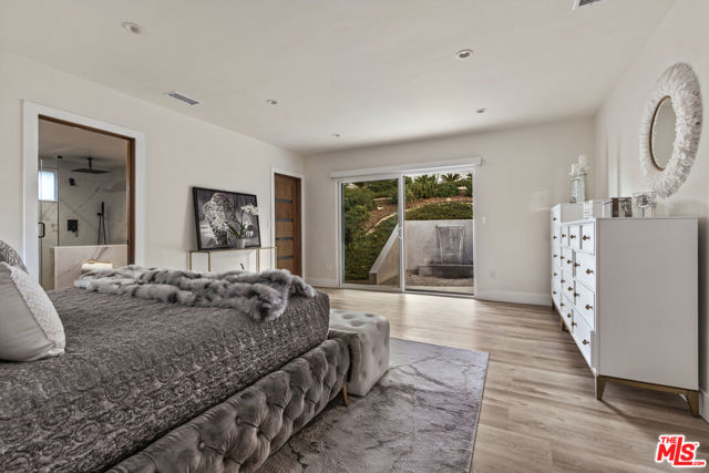 4430 Natoma Avenue, Woodland Hills CA: https://media.crmls.org/mediaz/bc0423a5-0ffc-4f7f-b4f3-9561cdd18a87.jpg