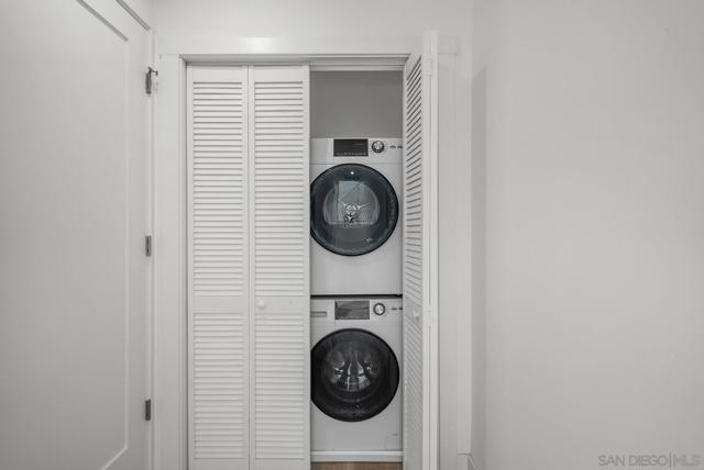 2646 State Street, Unit D, Carlsbad CA: https://media.crmls.org/mediaz/bc0440c3-c7ee-4abe-86b1-be42369e2245.jpg