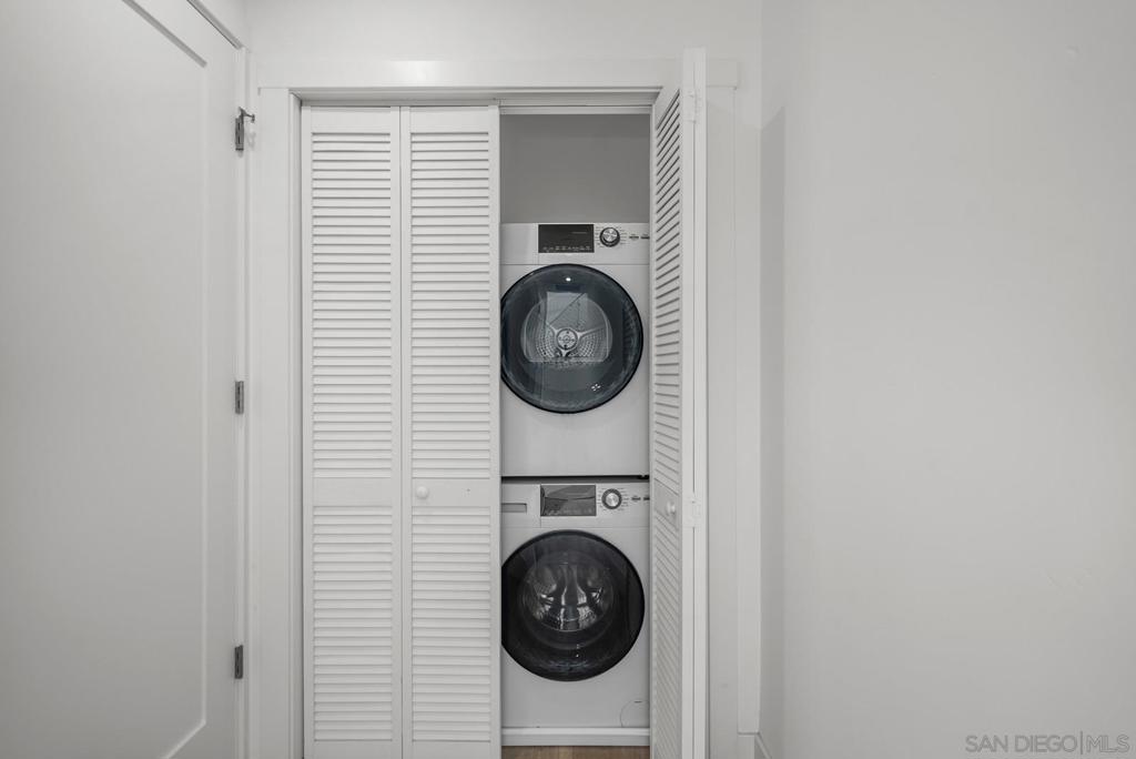 https://media.crmls.org/mediaz/bc0440c3-c7ee-4abe-86b1-be42369e2245.jpg?preset=X-Large