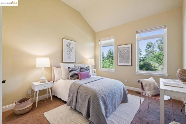 3244 Ridgeview PL, Hayward CA: https://media.crmls.org/mediaz/bc04741a-61c9-4bfc-8f01-48021a969820.jpg