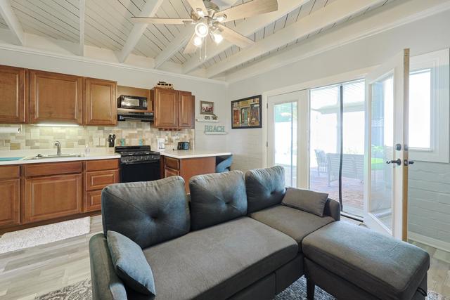 Detail Gallery Image 17 of 42 For 413 J St, Coronado,  CA 92118 - 1 Beds | 1 Baths