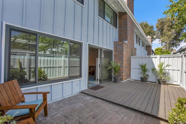 Detail Gallery Image 3 of 23 For 3380 Caminito Gandara, La Jolla,  CA 92037 - 3 Beds | 2/1 Baths