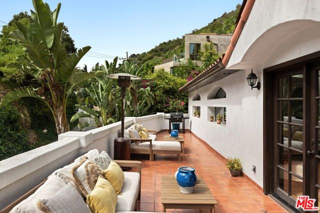 1508 N Beverly Glen Boulevard, Los Angeles CA: https://media.crmls.org/mediaz/bc04e257-5ca1-4b71-b4d5-de0c72d6f6aa.jpg