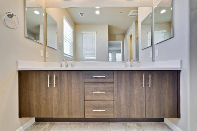 867 Maple Place, East Palo Alto CA: https://media.crmls.org/mediaz/bc0550cb-1e93-41e4-9941-95558dfee6d1.jpg