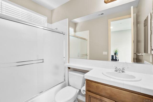 Detail Gallery Image 16 of 68 For 14773 via Bettona, San Diego,  CA 92127 - 4 Beds | 4/1 Baths