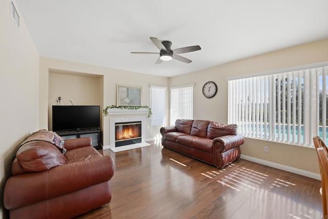 Detail Gallery Image 6 of 32 For 833 Bel Esprit Cir, San Marcos,  CA 92069 - 3 Beds | 2/1 Baths