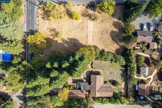 2339 Tice Valley Blvd, Walnut Creek CA: https://media.crmls.org/mediaz/bc063a7c-93da-48e2-b4e0-5e94a7b47f53.jpg