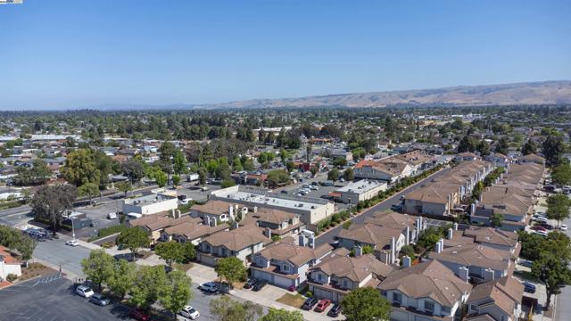 37076 Saint Edwards St, Newark CA: https://media.crmls.org/mediaz/bc0648d2-7cff-45ef-b27b-758923cfa73d.jpg