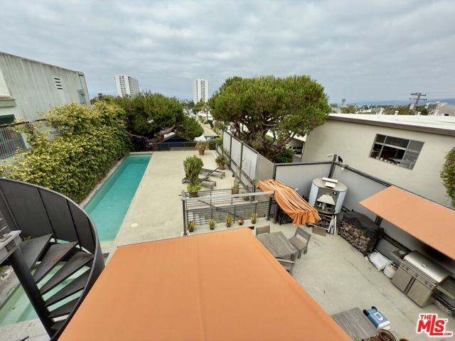 2714 4th Street, Santa Monica CA: https://media.crmls.org/mediaz/bc0688a8-1e9e-4ad5-a529-d7c75f9c6d44.jpg