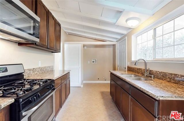 6763 Lurline Avenue, Winnetka CA: https://media.crmls.org/mediaz/bc075bb4-2f24-4d5b-b2e8-a6778f0ae273.jpg