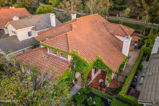 12208 Cherry Grove Street, Moorpark CA: https://media.crmls.org/mediaz/bc076401-be1d-4b37-a5d2-77c172f0746d.jpg