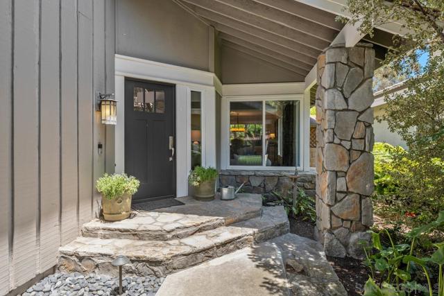 12516 Rougemont Pl, San Diego CA: https://media.crmls.org/mediaz/bc07a7b8-ce99-4a59-983e-0cb6094ca565.jpg